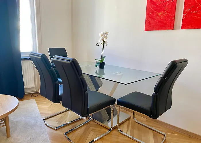 Apartment Premium With Free Parking & Shared Balcony