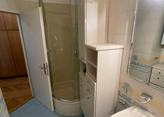 Premium With Free Parking & Shared Balcony Apartment *