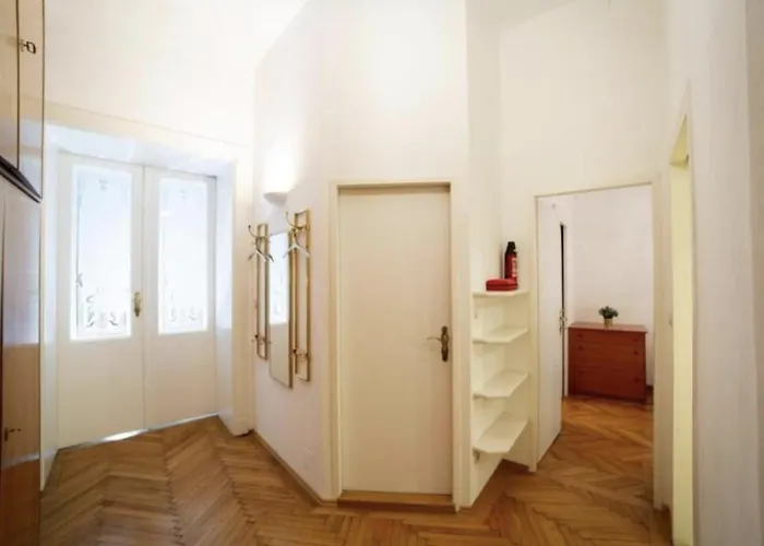Apartment Premium With Free Parking & Shared Balcony *