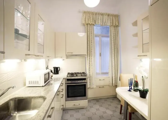 Premium With Free Parking & Shared Balcony Apartment *